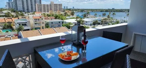 320 S Surf Road Hollywood FL 33019