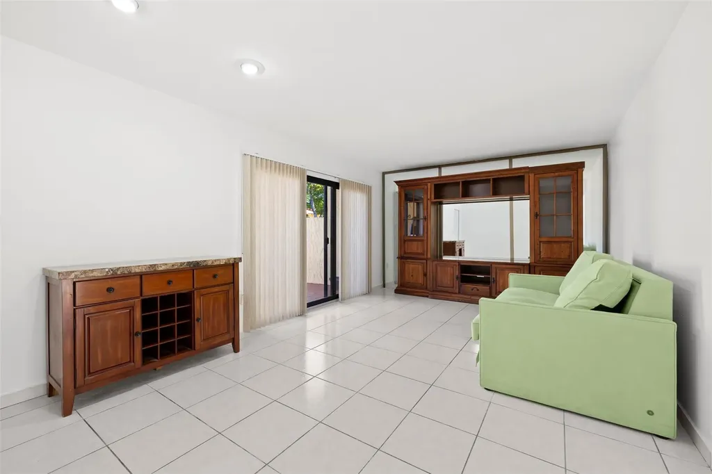 7734 Balboa Street Sunrise FL 33351
