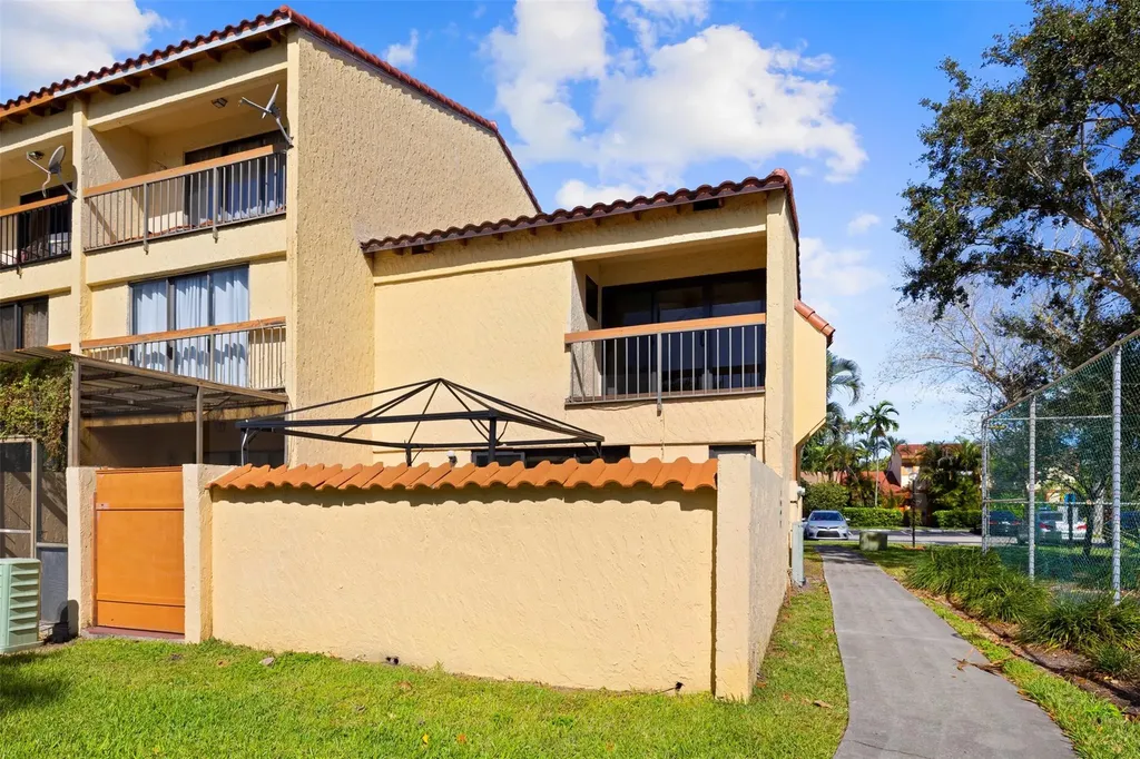 7734 Balboa Street Sunrise FL 33351