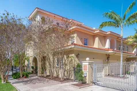 237 Garden Court Lauderdale By The Sea FL 33308