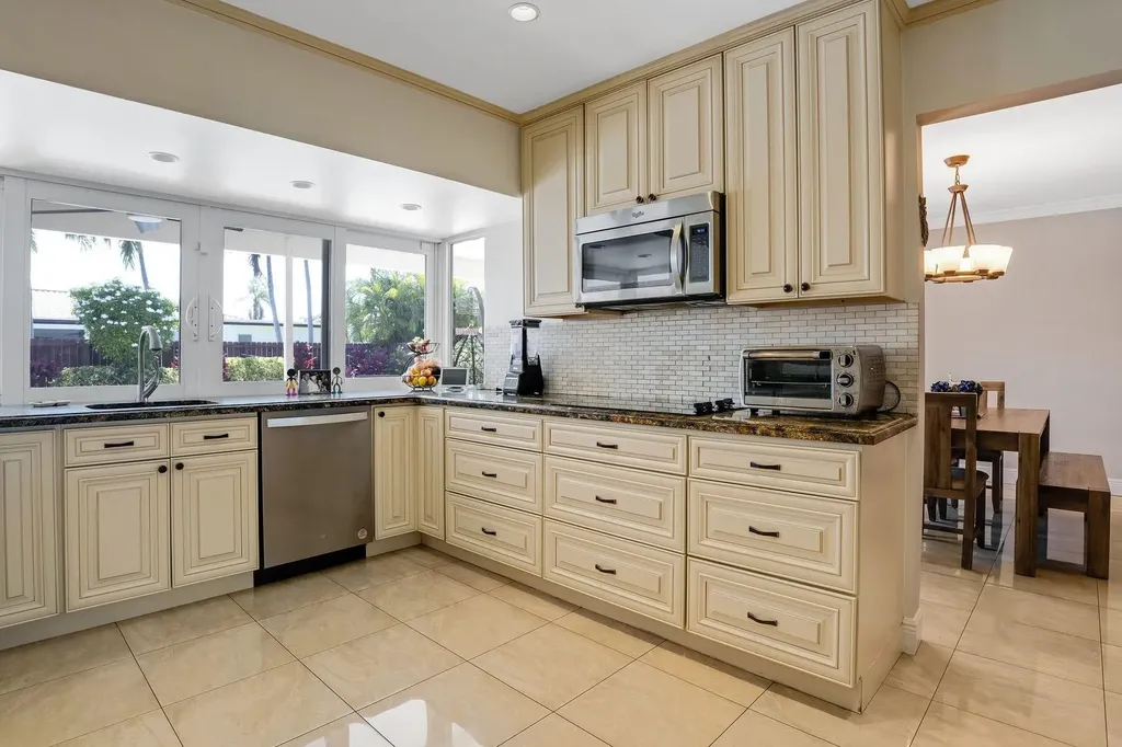 4000 N 36th Avenue Hollywood FL 33021