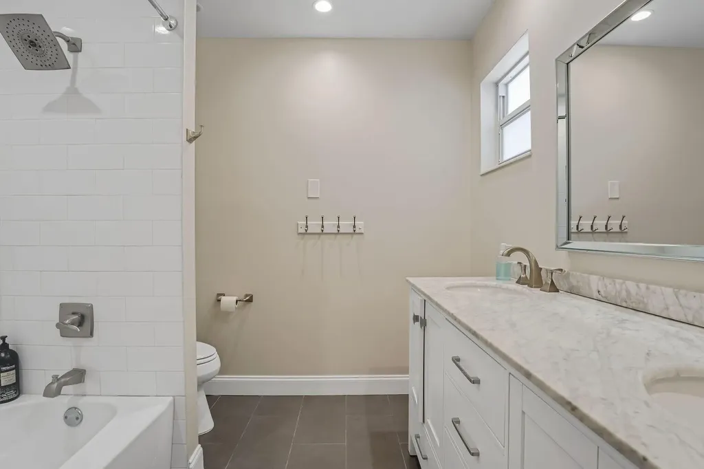 4000 N 36th Avenue Hollywood FL 33021