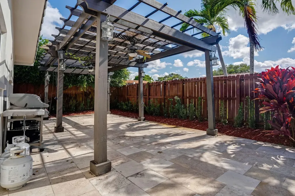 4000 N 36th Avenue Hollywood FL 33021