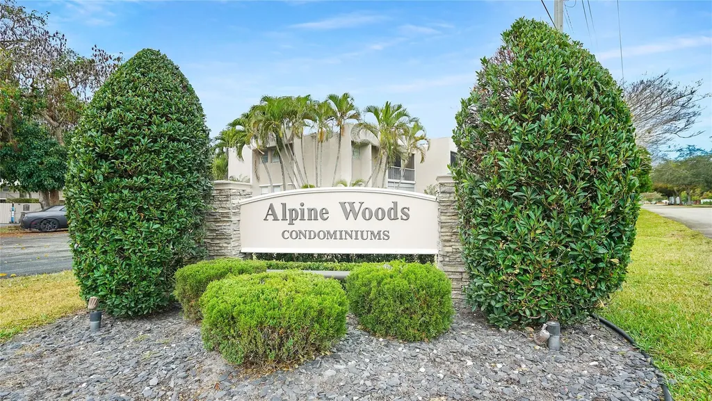 8524 Old Country Manor Davie FL 33328