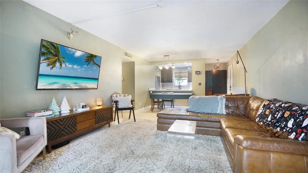 8524 Old Country Manor Davie FL 33328