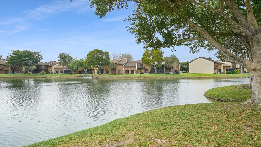 8524 Old Country Manor Davie FL 33328