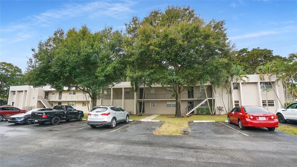 8524 Old Country Manor Davie FL 33328