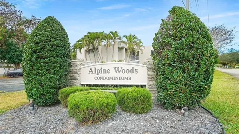 8524 Old Country Manor Davie FL 33328