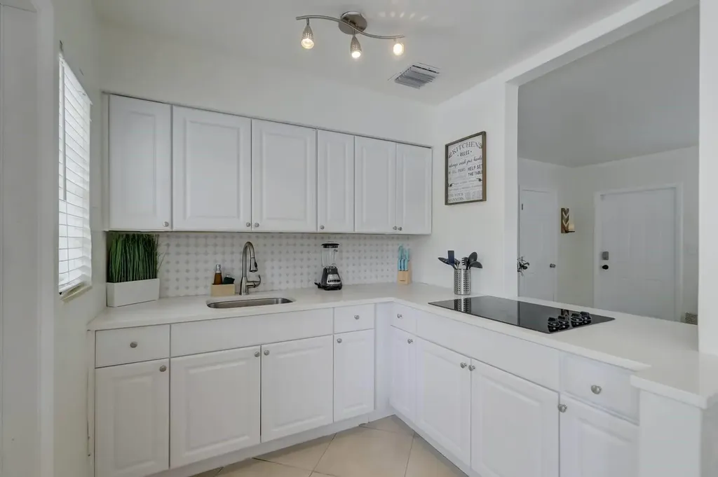 2740 NE 30th Place Fort Lauderdale FL 33306