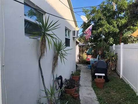812 NE 15 Avenue Fort Lauderdale FL 33304