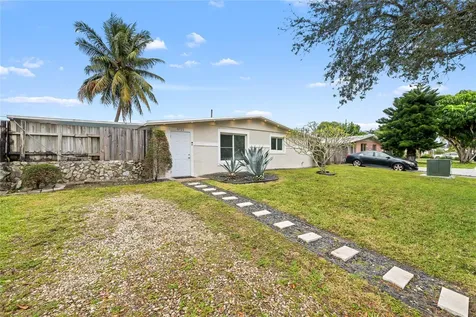 5721 SW 38th Court Davie FL 33314