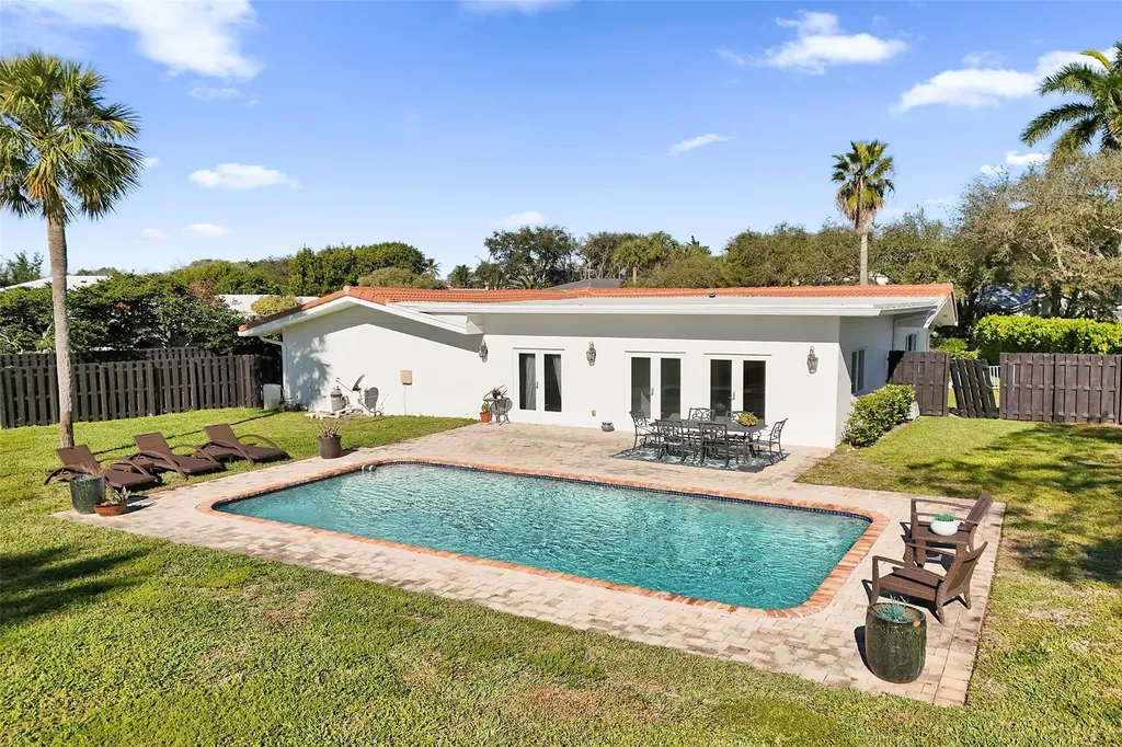 26 Cayuga Road Sea Ranch Lakes FL 33308