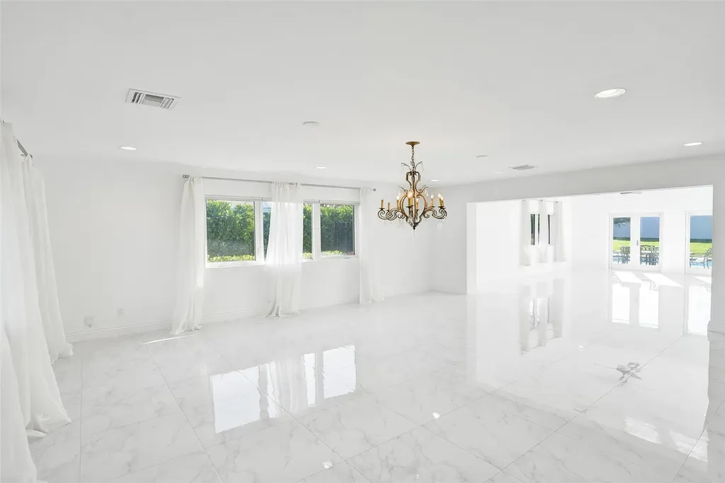 26 Cayuga Road Sea Ranch Lakes FL 33308