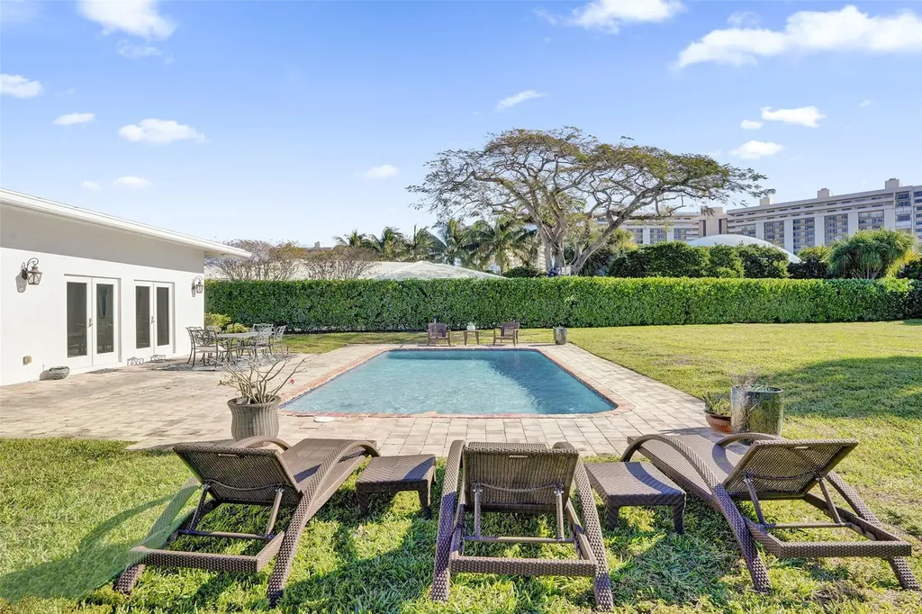 26 Cayuga Road Sea Ranch Lakes FL 33308