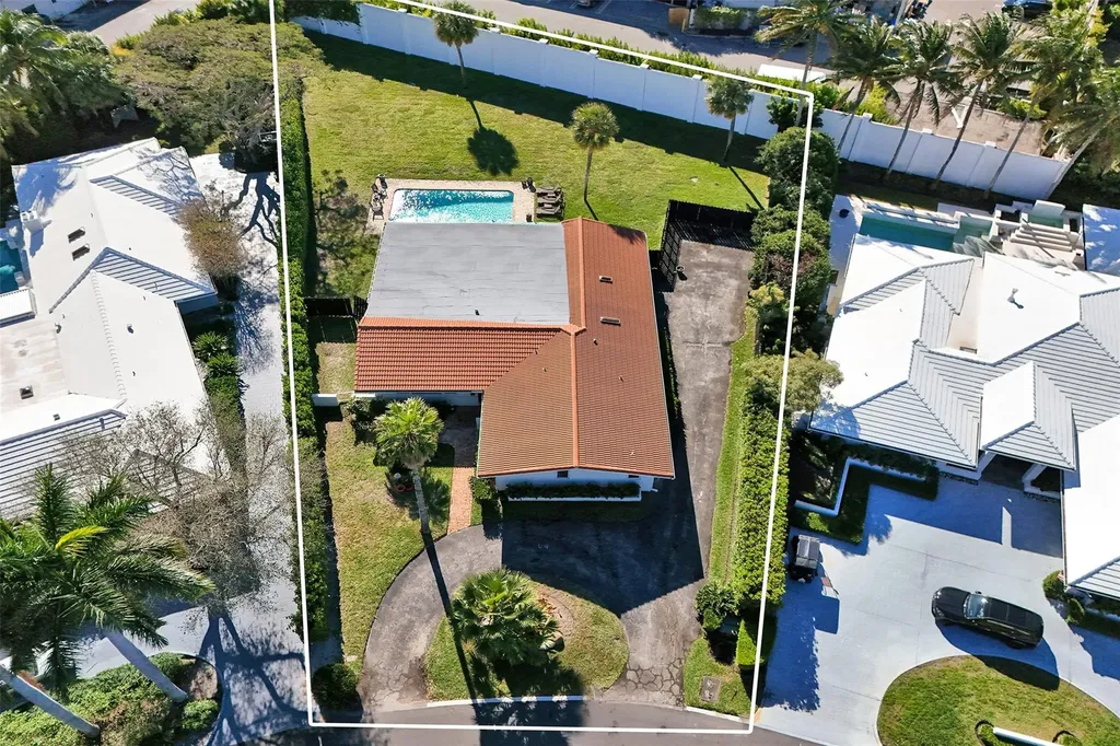 26 Cayuga Road Sea Ranch Lakes FL 33308