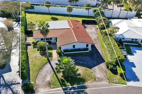 26 Cayuga Road Sea Ranch Lakes FL 33308