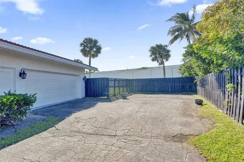 26 Cayuga Road Sea Ranch Lakes FL 33308