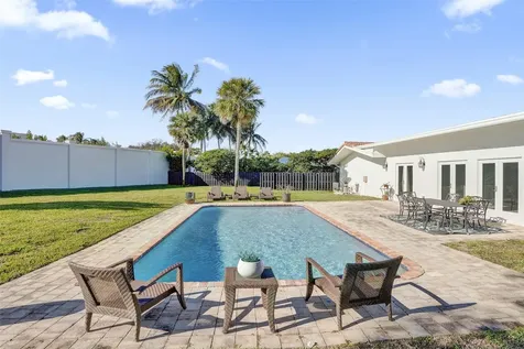 26 Cayuga Road Sea Ranch Lakes FL 33308