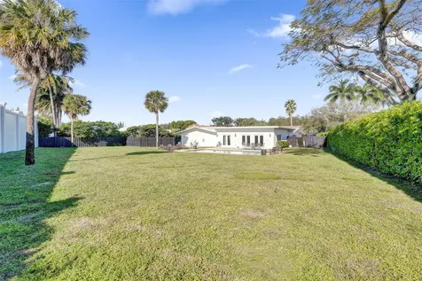 26 Cayuga Road Sea Ranch Lakes FL 33308