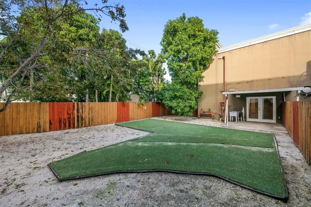 313 E Hallandale Beach Boulevard Hallandale Beach FL 33009