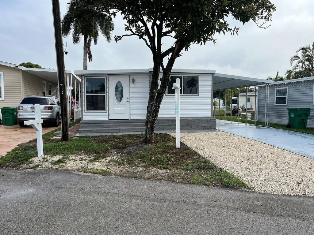 1720 SW 85th Avenue Davie FL 33324