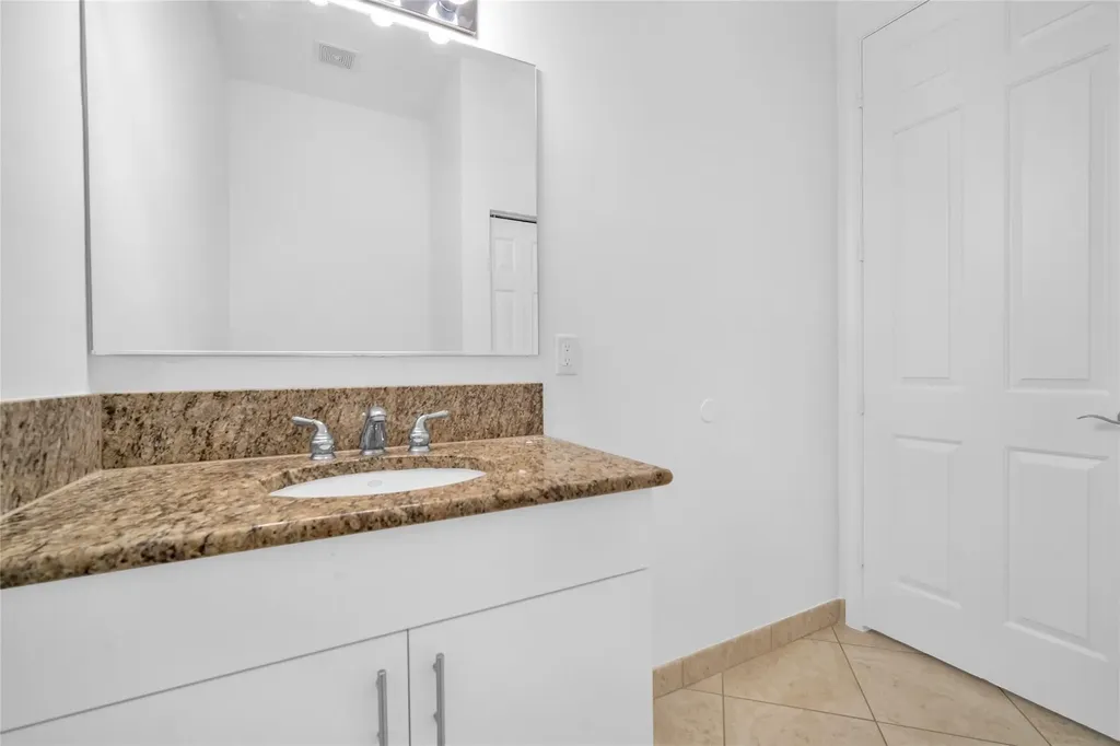 6809 N Lakeside Circle Davie FL 33314