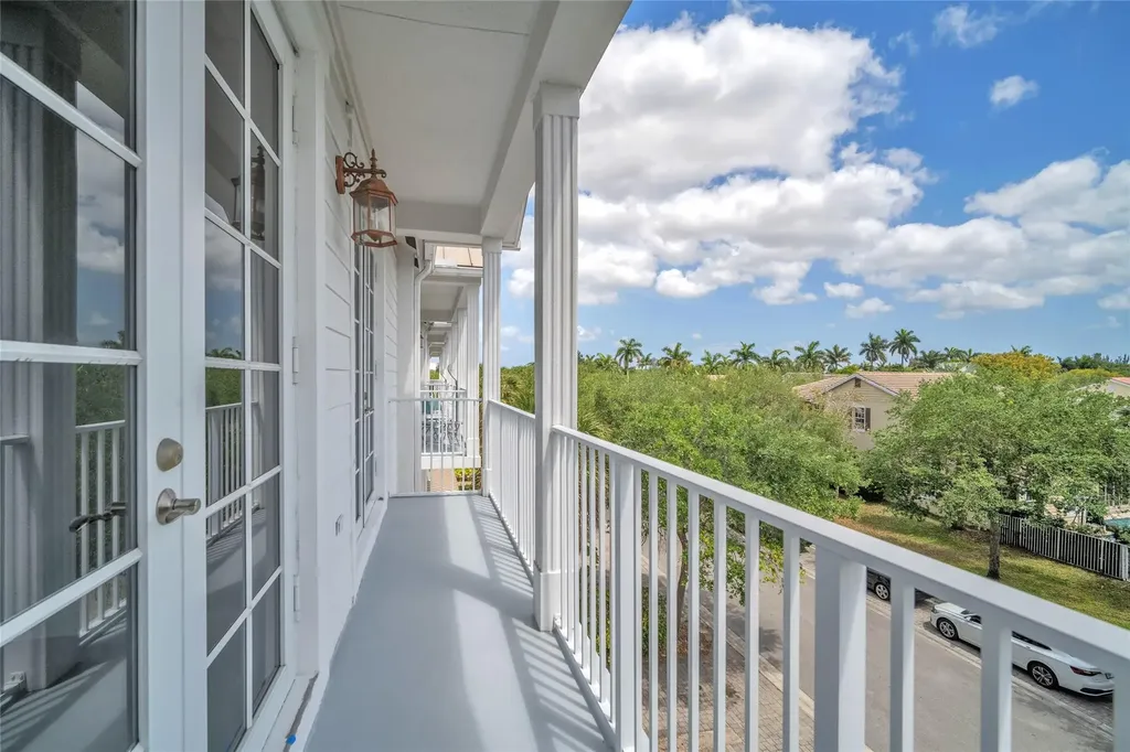 6809 N Lakeside Circle Davie FL 33314