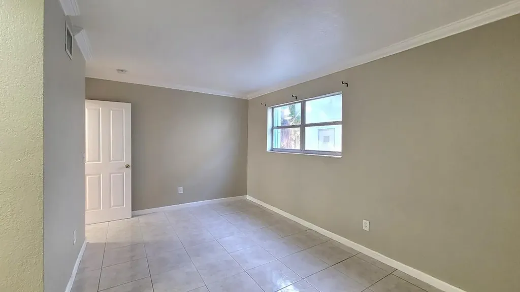 1800 NE 170th Street North Miami Beach FL 33162