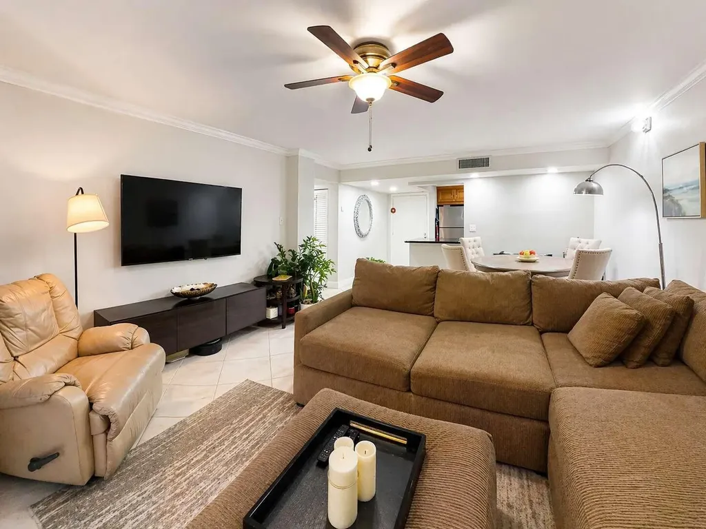 5160 Las Verdes Circle Delray Beach FL 33484