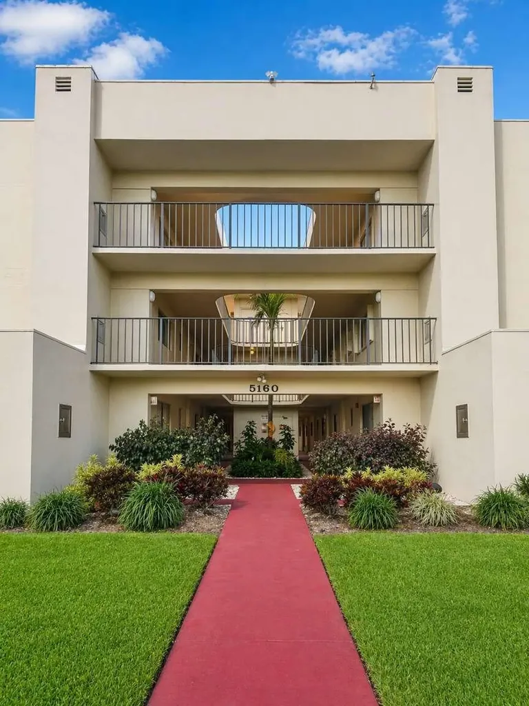 5160 Las Verdes Circle Delray Beach FL 33484