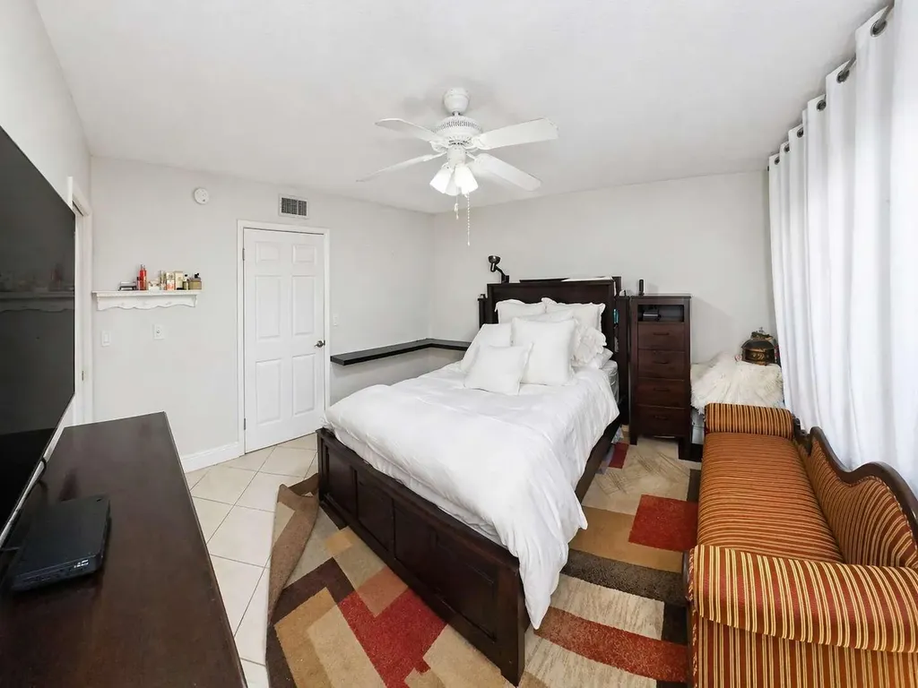 5160 Las Verdes Circle Delray Beach FL 33484