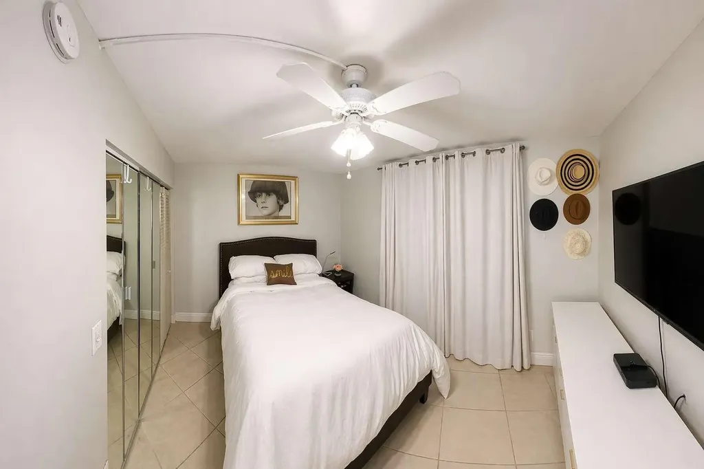 5160 Las Verdes Circle Delray Beach FL 33484