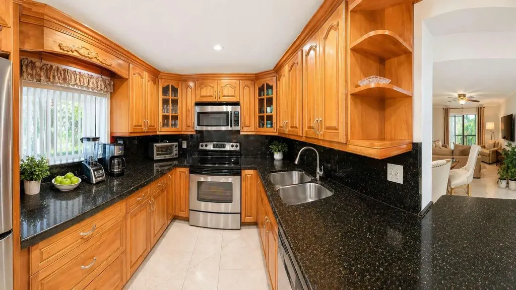 5160 Las Verdes Circle Delray Beach FL 33484