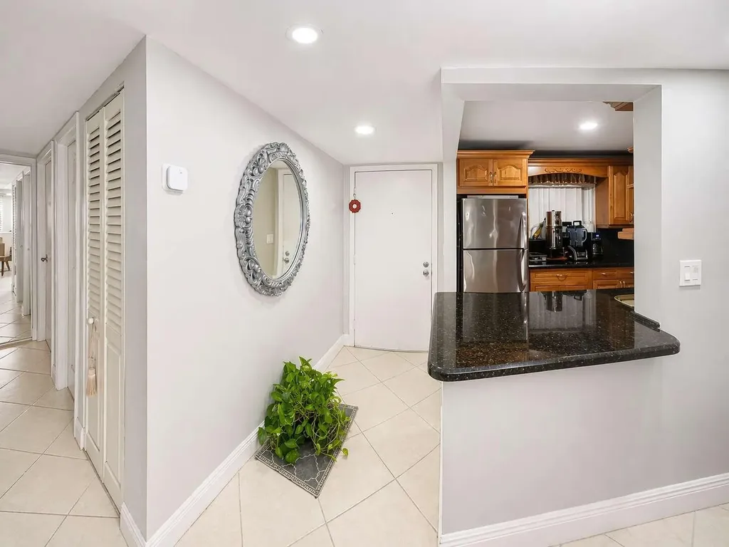 5160 Las Verdes Circle Delray Beach FL 33484