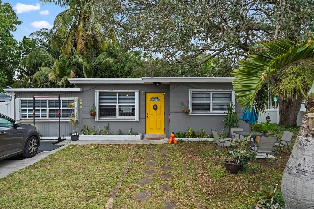 5829 Hayes Street Hollywood FL 33021