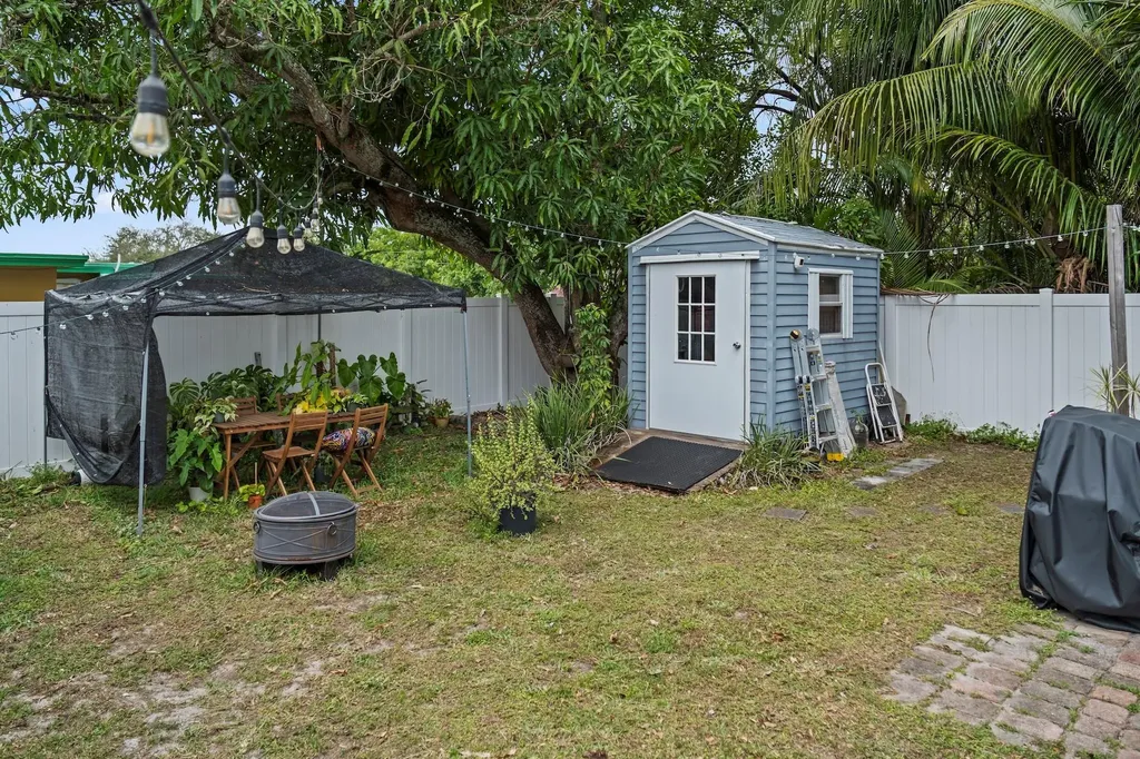 5829 Hayes Street Hollywood FL 33021
