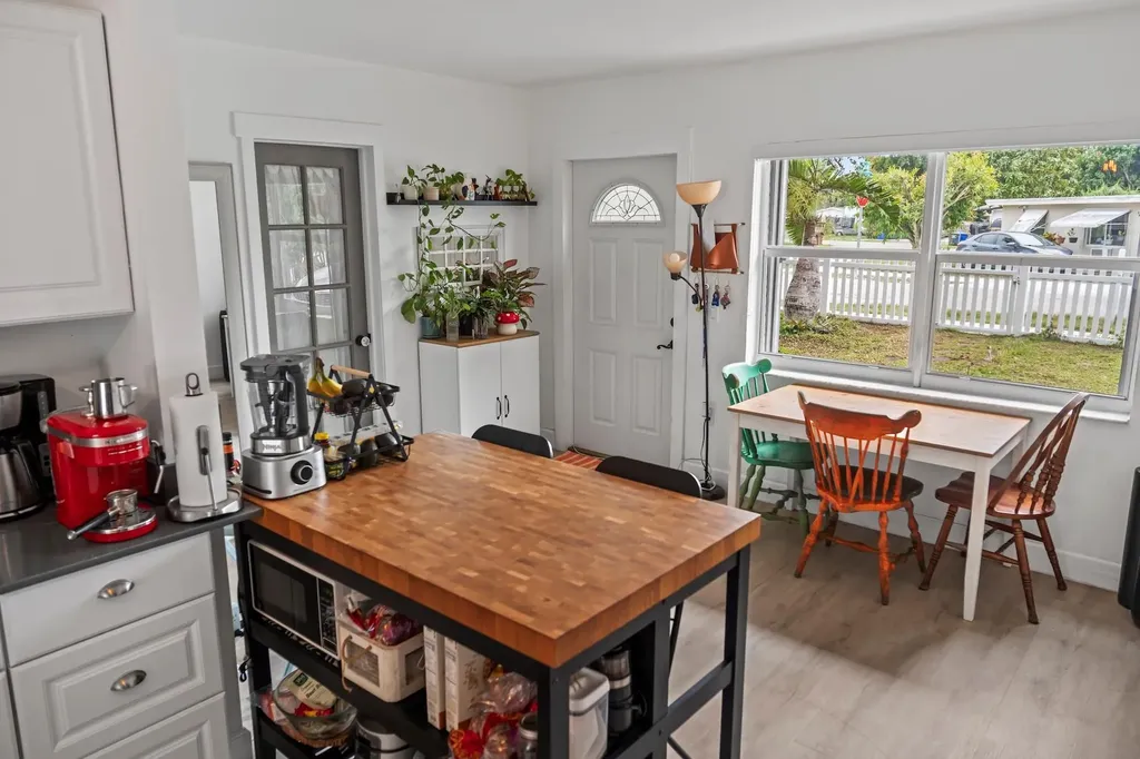 5829 Hayes Street Hollywood FL 33021