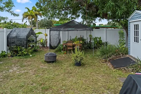 5829 Hayes Street Hollywood FL 33021