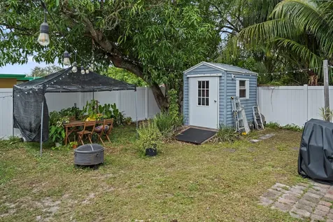 5829 Hayes Street Hollywood FL 33021