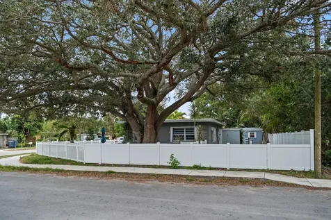 5829 Hayes Street Hollywood FL 33021