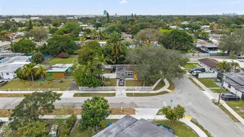 5829 Hayes Street Hollywood FL 33021