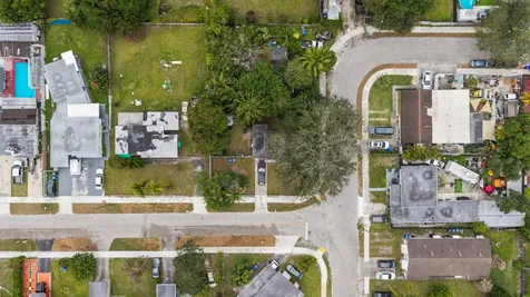 5829 Hayes Street Hollywood FL 33021