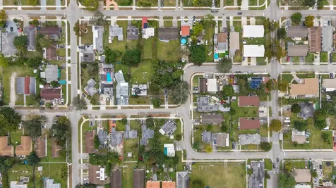 5829 Hayes Street Hollywood FL 33021
