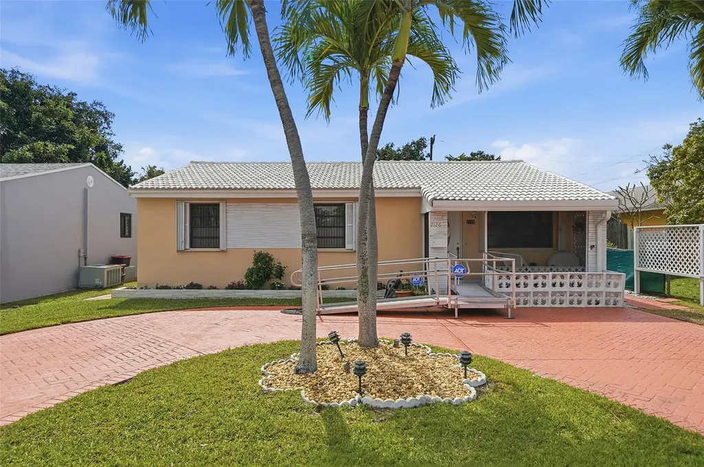 2126 Taft Street Hollywood FL 33020