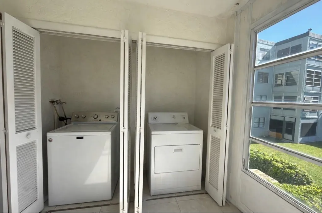 9440 SW 8 Street Boca Raton FL 33428
