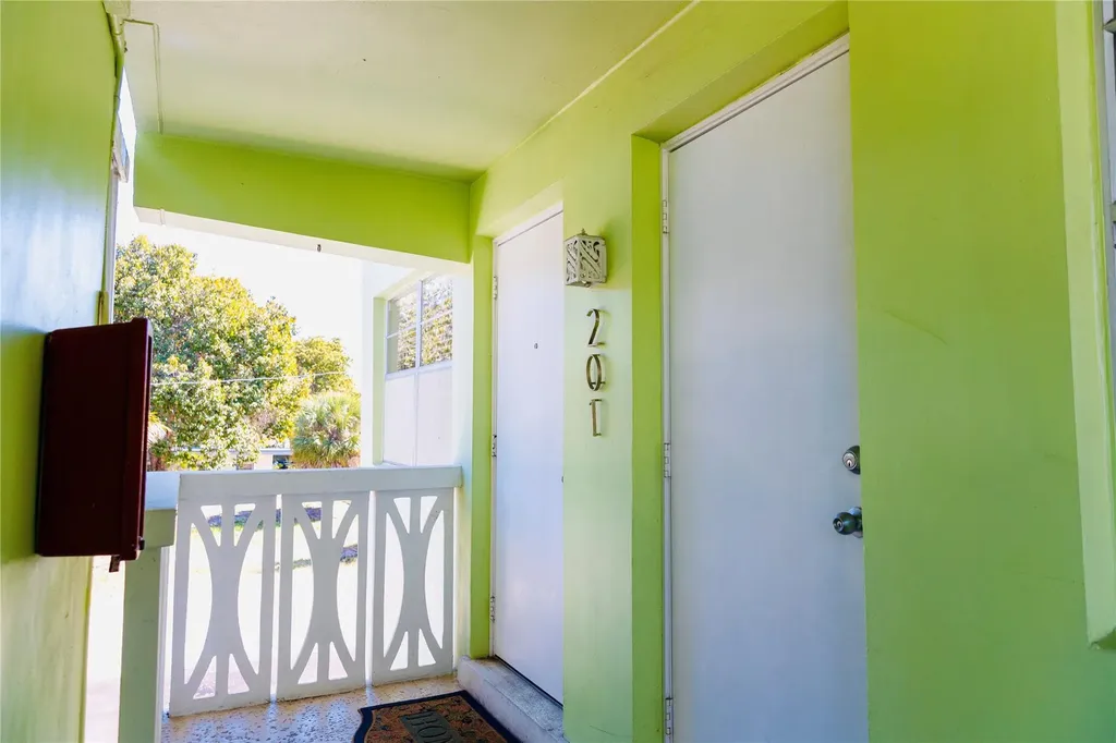 1900 NE 8th Court Fort Lauderdale FL 33304
