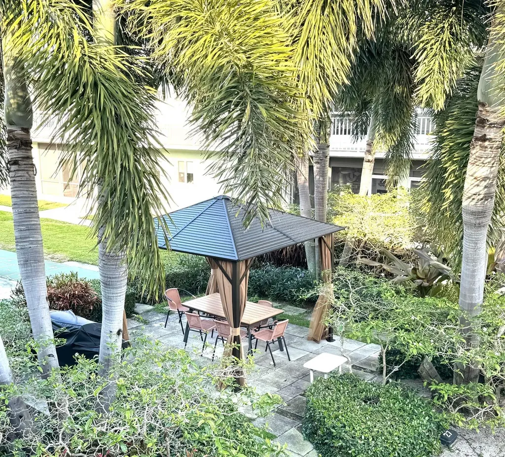 2100 NE 38th Street Lighthouse Point FL 33064