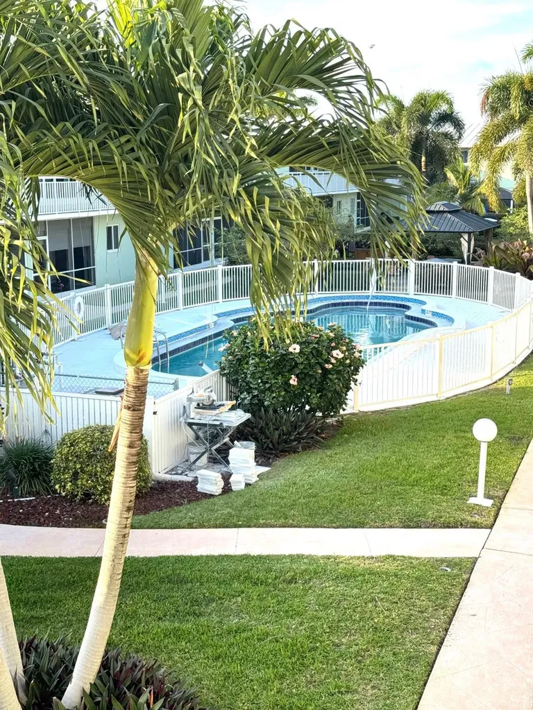 2100 NE 38th Street Lighthouse Point FL 33064