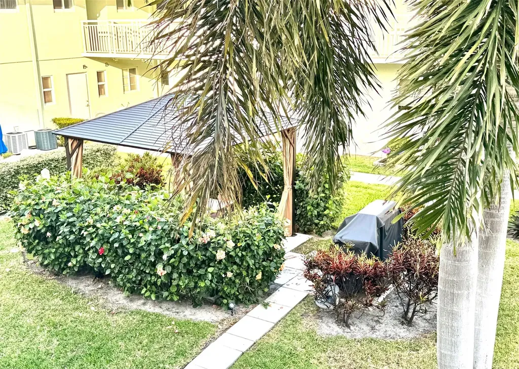 2100 NE 38th Street Lighthouse Point FL 33064