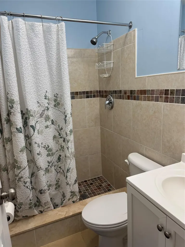 2100 NE 38th Street Lighthouse Point FL 33064
